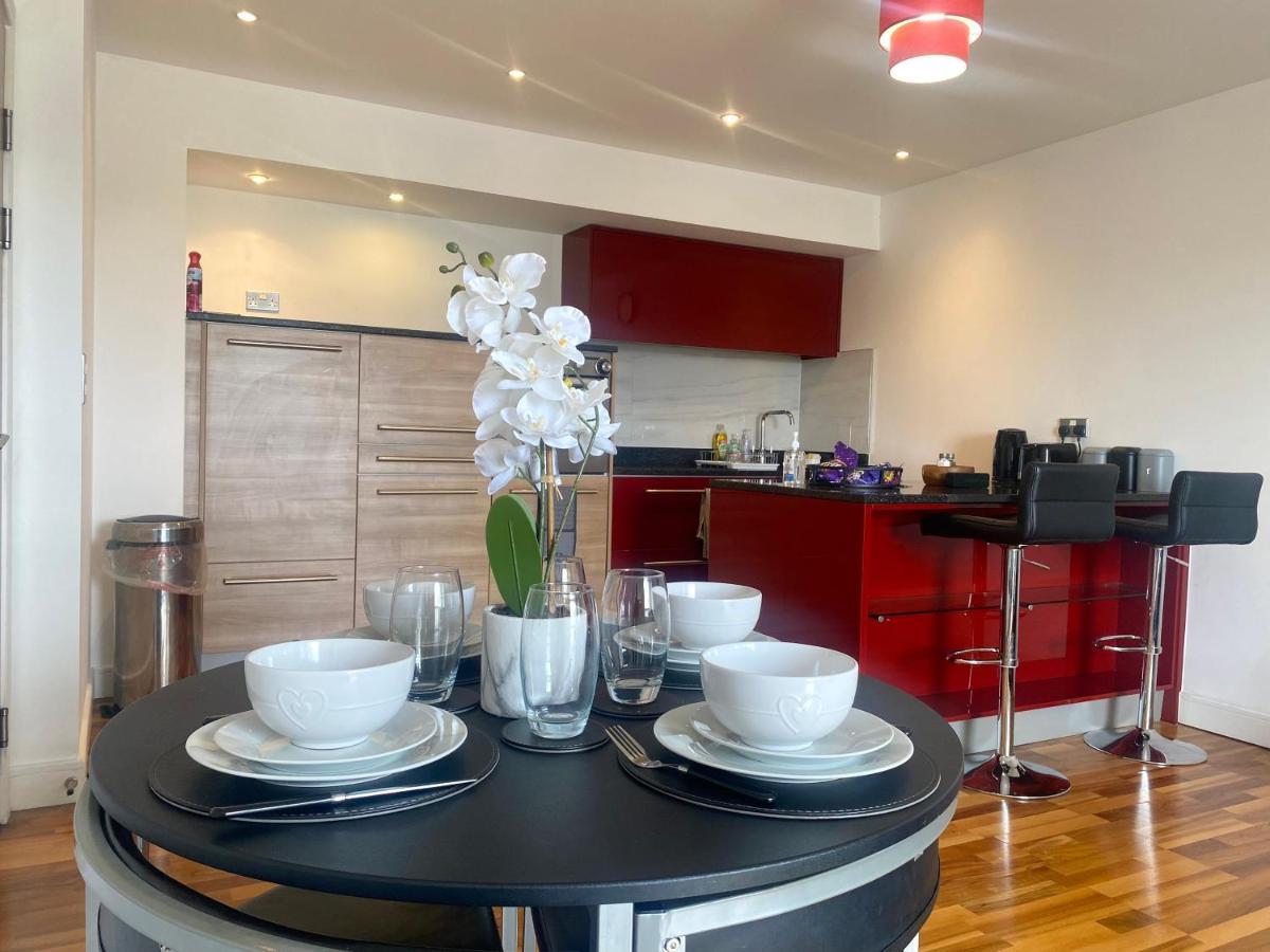 Swanky 2 Bdr Apt/opp Edgbaston Cricket Ground/free Parking Birmingham